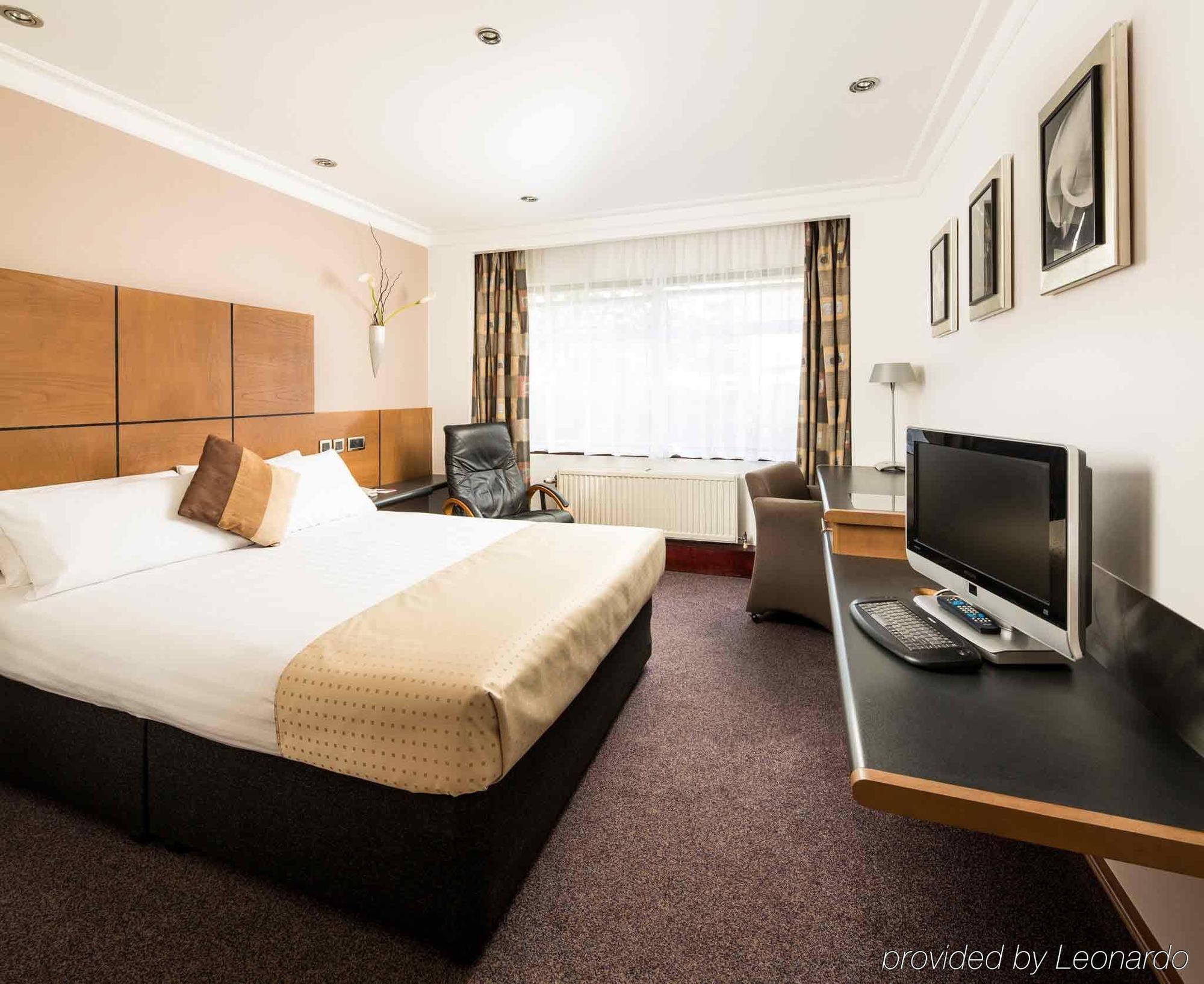 Mercure London Watford Hotel Exterior photo