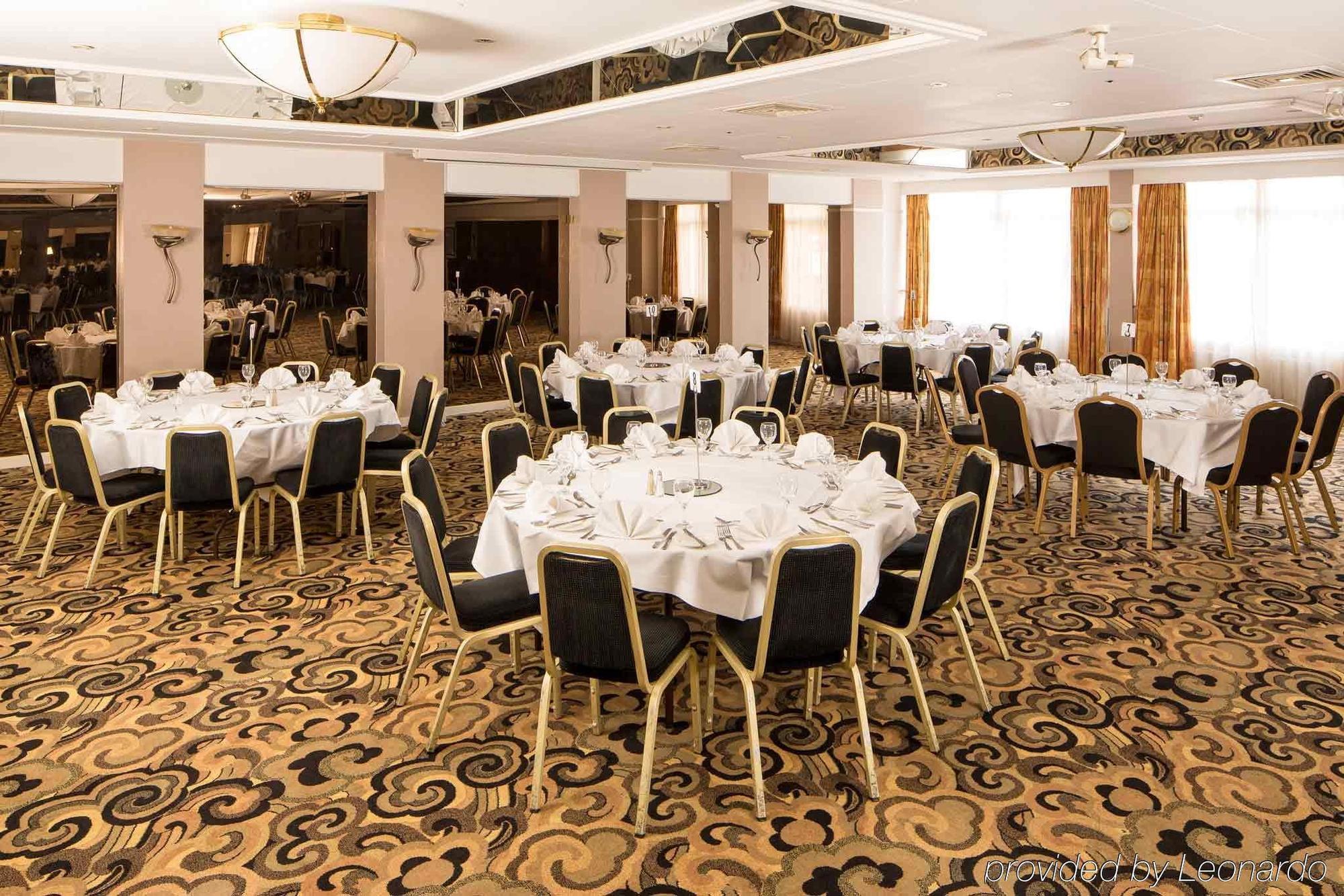 Mercure London Watford Hotel Restaurant photo