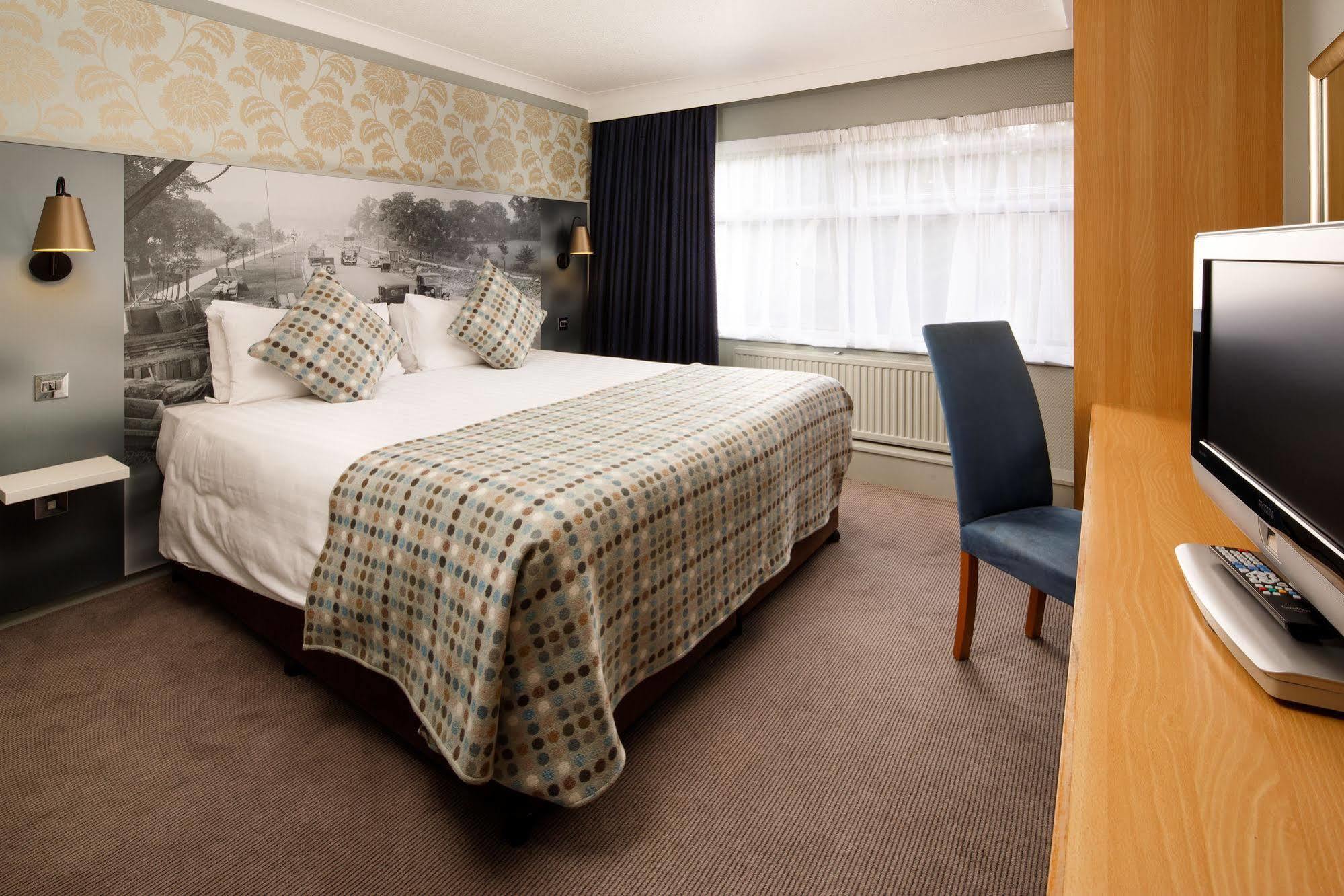 Mercure London Watford Hotel Exterior photo