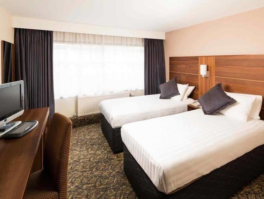 Mercure London Watford Hotel Exterior photo